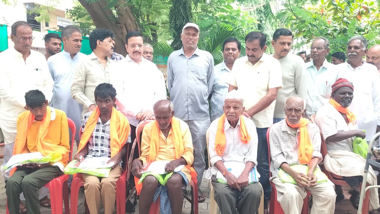 ಎಂ.ಎಲ್.ಸಿ ಪಿ.ಹೆಚ್.ಪೂಜಾರ್ ಹುಟ್ಟು ಹಬ್ಬದ ಹಿನ್ನೆಲೆ ವಿಶೇಷ ಪೂಜೆ